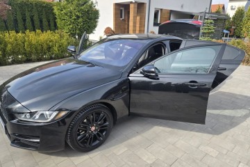 Jaguar XE P250 R-Dynamic Black